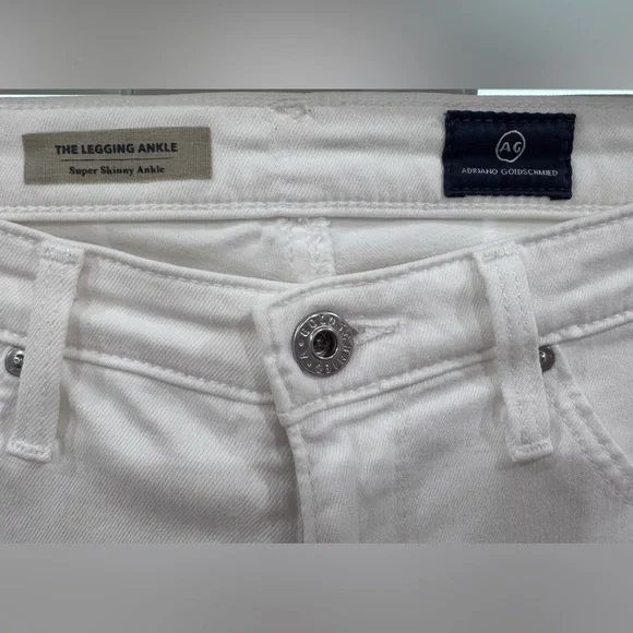 AG super skinny ankle jeans in white. Size 27